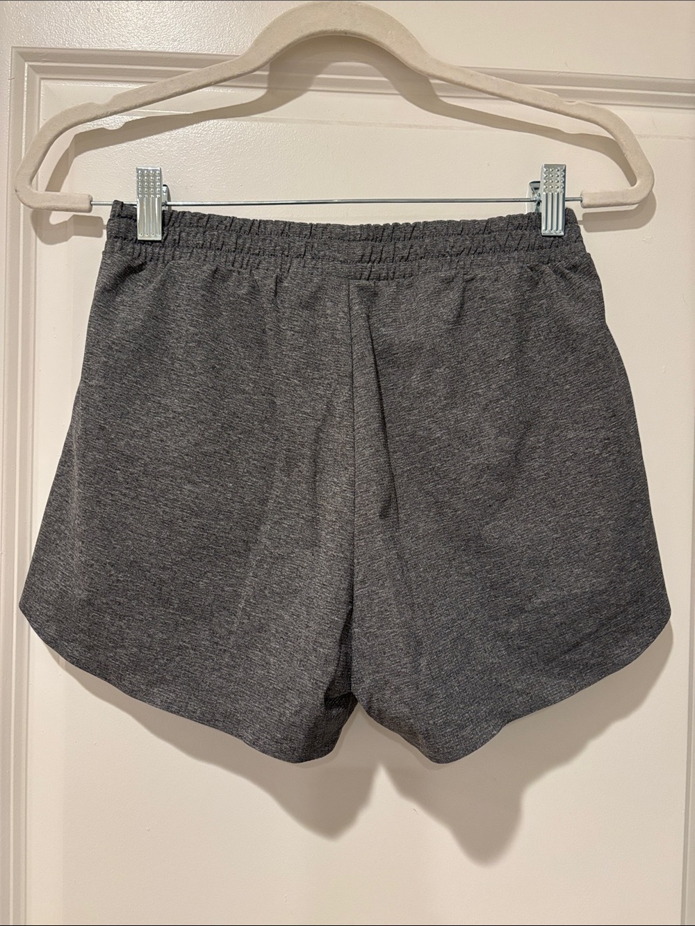 Uniqlo Women’s Gray Athletic Shorts - Comfortable Everyday Fit - Picture 2 of 3